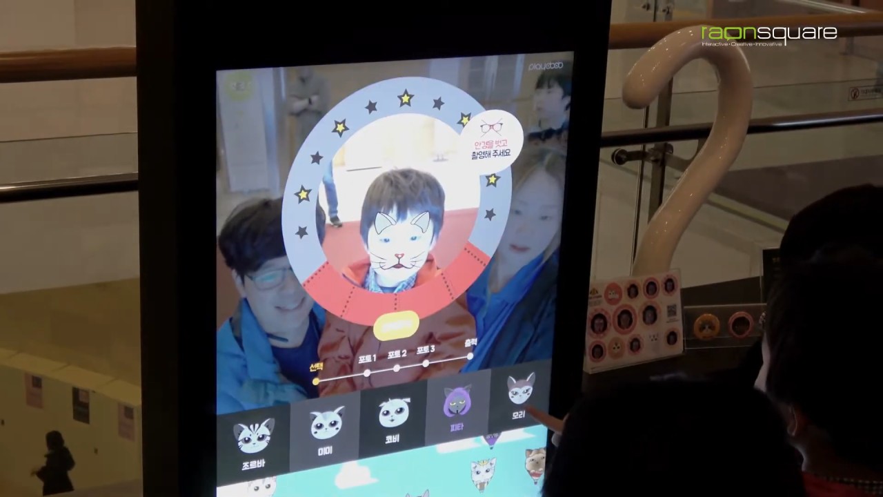 선택한 캐릭터로 변신해 보는 AR 스티커 사진 체험 서비스, 뱃지로 제작 가능