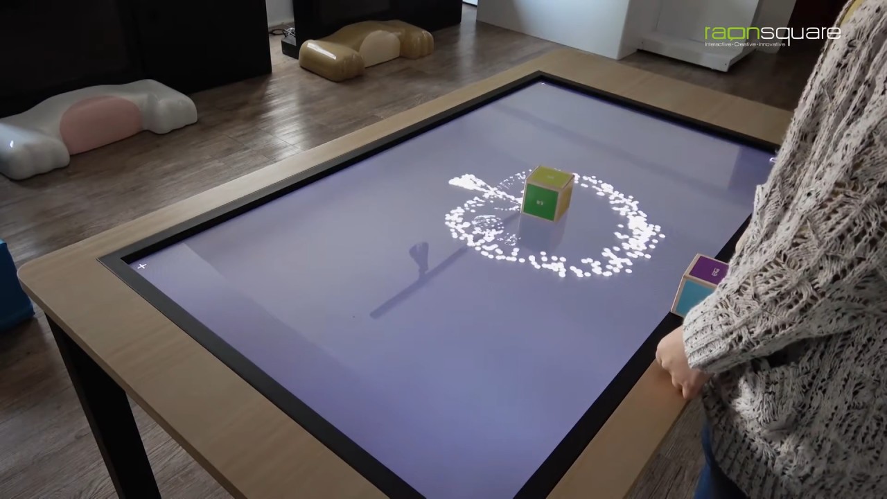 화면에 원하는 그림을 그리고 큐브를 올려 그림 담기