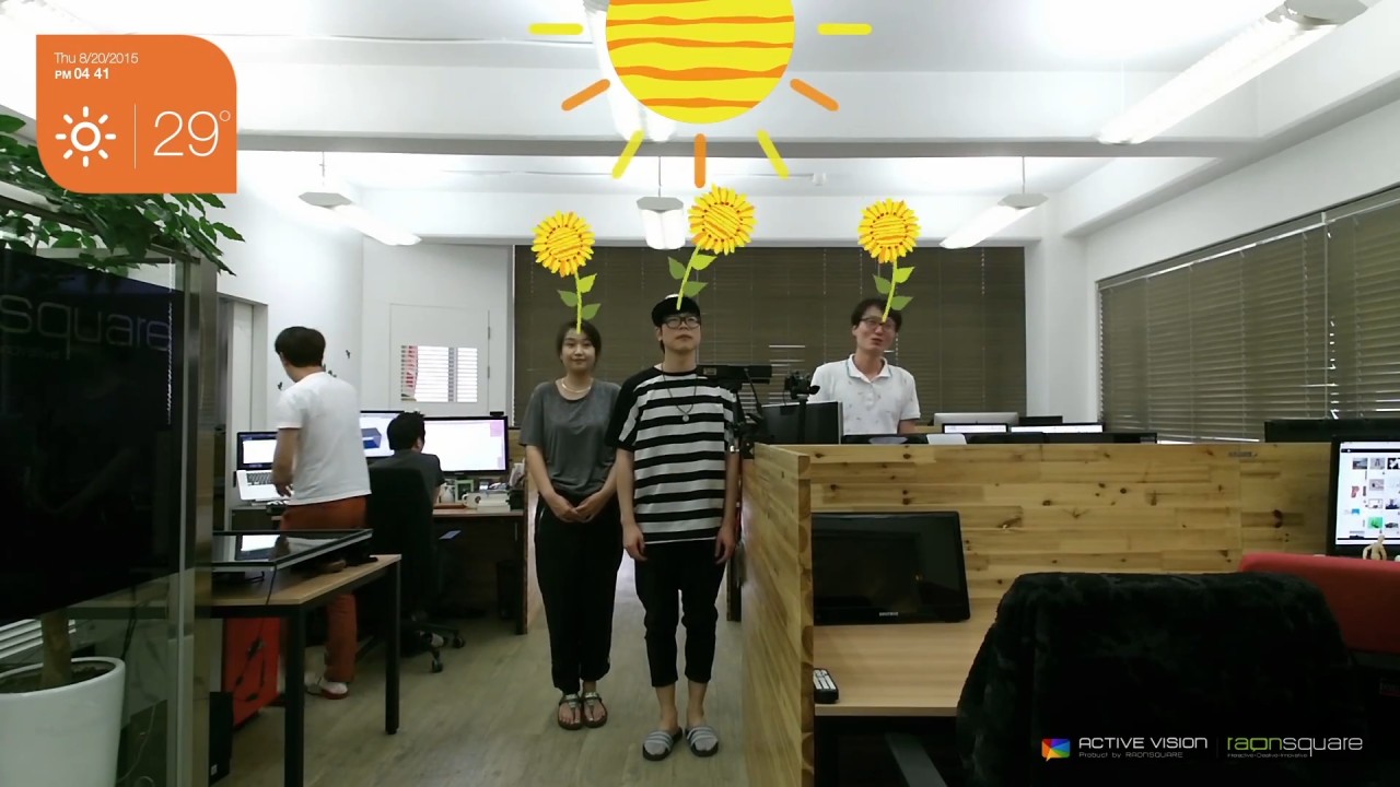 사람이 인식해 머리 위에 해바라기가 생성되고 몸을 움직이면 해바라기가 따라가는 콘텐츠